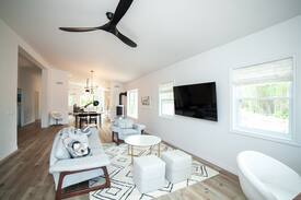 Southampton Cabin | “The Flock”, Spacious cottage with sauna & hot tub