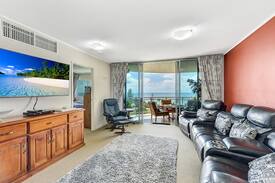 Redcliffe Apartment | Seacliffe Mansions - Water views + roof top area