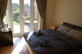 Botwell Bed & Breakfast | Double Ensuite Room near Heathrow