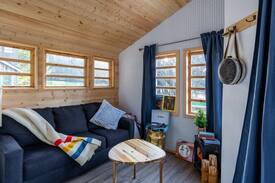 Amboy Cabin | The Adams