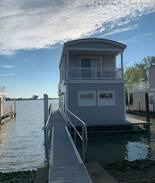 Port Clinton House | Floating House With A View