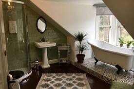 Strathyre Bed & Breakfast | The River Suite, Rosebank House B&B, Strathyre