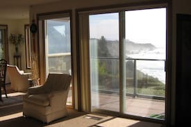 Brookings Apartment | Rainbow Rock Ocean Front Condo