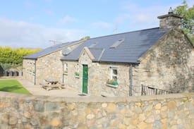 Dundalk House | Self Catering Holiday Home Bird Cottage
