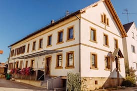 Eggolsheim Apartment | Geräumige Ferienwohnung - Nähe Forchheim