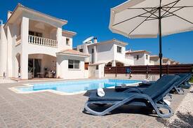 Mandria House | 5 Star 3 Bed Luxury Villa in Mandria A2