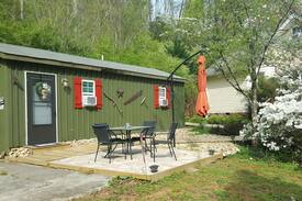 Maryville House | US 129 The Dragonfly Cottage ~ Keyless entry!