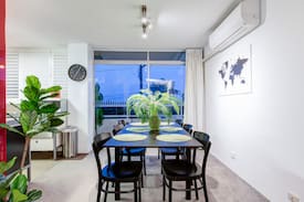 Taringa Apartment | The Lodge at Taringa ☆ Free WiFi ☆ Parking ☆ Pool