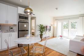 Irish Channel Apartment | The Suites at Belladonna's Rose Suite