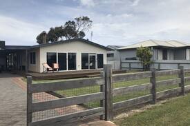 Waterhouse House | Worm Bay Cottage - 24 Robe Street