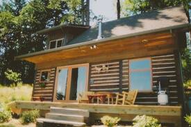 Sooke Cabin | Delightful Oceanfront Cottage