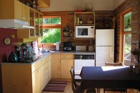 Sooke Cabin | Delightful Oceanfront Cottage