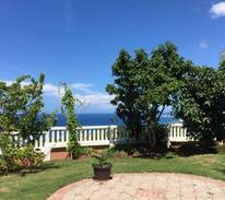 Reading House | La JanAnn, 1 Bdrm / ocean view with balmy breeze