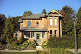 Elora Bed & Breakfast | Flying Leap Bed and Breakfast - FW