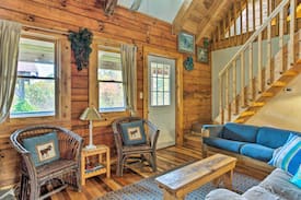 Cherokee Cabin | 'Uncle Bunky's' Bryson City Cabin w/Hot Tub+Views