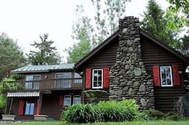 Margaretville House | Luxury 1920s Log Cabin With Mountain Views