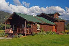 Bedford House | Wonderful log house "The Little Moose Ranch".