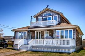 Pointe-du-Chene House | "The Mooring"- Full Beach House with Views