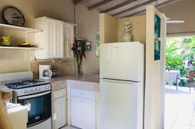 Rockley Apartment | "Bless Up" ~ Cosy two bedroom cottage near beach