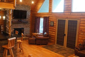 Adams Cabin | Sacred Winds - Yatesville Lake Luxury Cabin Rental