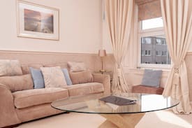 Broughty Ferry Cabin | King's Cottage - Fantastic 2 bed cottage in Broughty Ferry Dundee.
