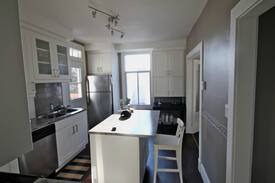 Pointe Claire Apartment | Pointe-Claire Getaway B