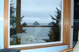 Oceanside Apartment | Heart Of The Hill #B - Big Views