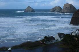 Oceanside Apartment | Heart Of The Hill #B - Big Views