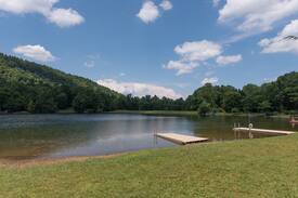 Saluda House | Tanglewood Cabin: Lake Sheila; Saluda & TIEC. Fun!