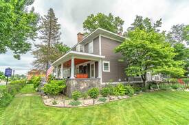 Dowagiac House | The Manor: Dowagiac