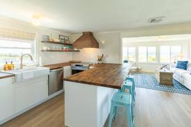 Fairhaven Cabin | Lovely Day - Beachfront