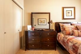 Strathmore House | Cozy room in Strathmore