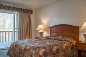 Drums Resort | Poconos 2BR Resort Condo in Beech Mountain Lakes