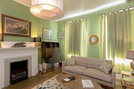 Elliot Park Apartment | "A Classic Row-House in Downtown Minneapolis"