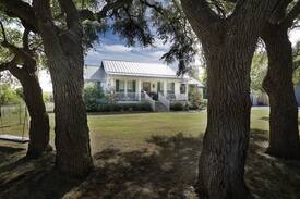Crawford House | Fixer Upper Producers House : Matsumoto Farm