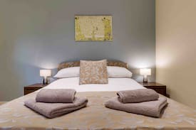 Kendal House | Braeside Studios- Garden View Room