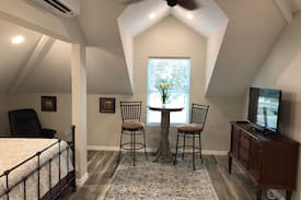 Historic District Apartment | New Smyrna Beach Inn-2nd floor loft apartment