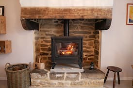 Le Saint Cabin | Walnut Cottage, Peaceful and Welcoming