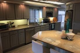Cumming Boat Rental | Houseboat on the Lake