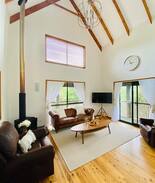 Eagle Heights Cabin | Daisy Cottage - Relax -Unwind -Enjoy -Mt Tamborine