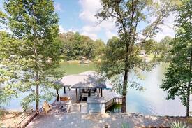 Smith Mountain Lake House | Livin` the Lake Dream