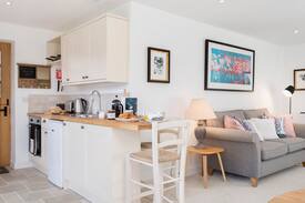 Broadway Cabin | The Cotswold Way Studio