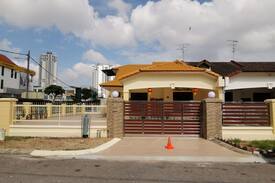 Taman Molek House | G.P.S Homestay Garden
