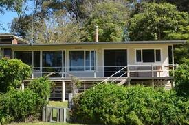 Mossy Point House | Flame Tree Cottage - By the Sea