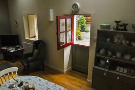 Rosscarbery House | Sergeants Cottage, WiFi , pet friendly.