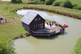 Scaynes Hill House | Lakeside Retreat- A completely secluded cabin