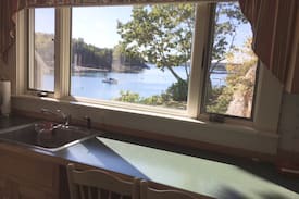 Christmas Cove House | Mariner`s Rest three bedroom cottage on Christmas Cove, in South Bristol, Maine