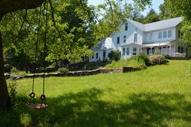 Cummington House | Beautiful Secluded Country House