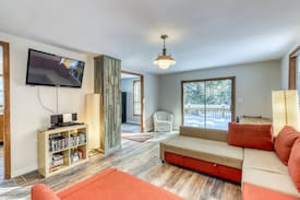 Stratton Cabin | Family and dog-friendly cabin w/private hot tub, firepit, lawn, and deck!