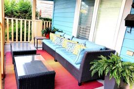 The Beaches House | Bougie Beach House steps away from Woodbine Beach